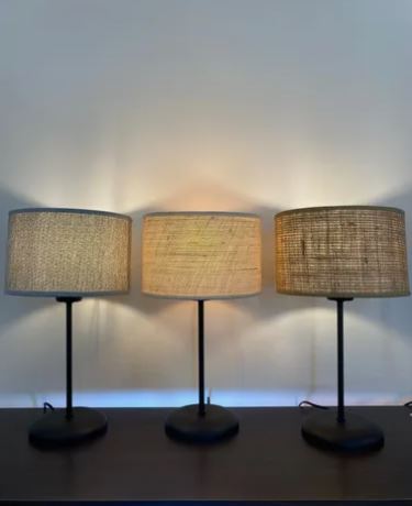 VELADOR NEGRO CON PANTALLA ARPILLERA